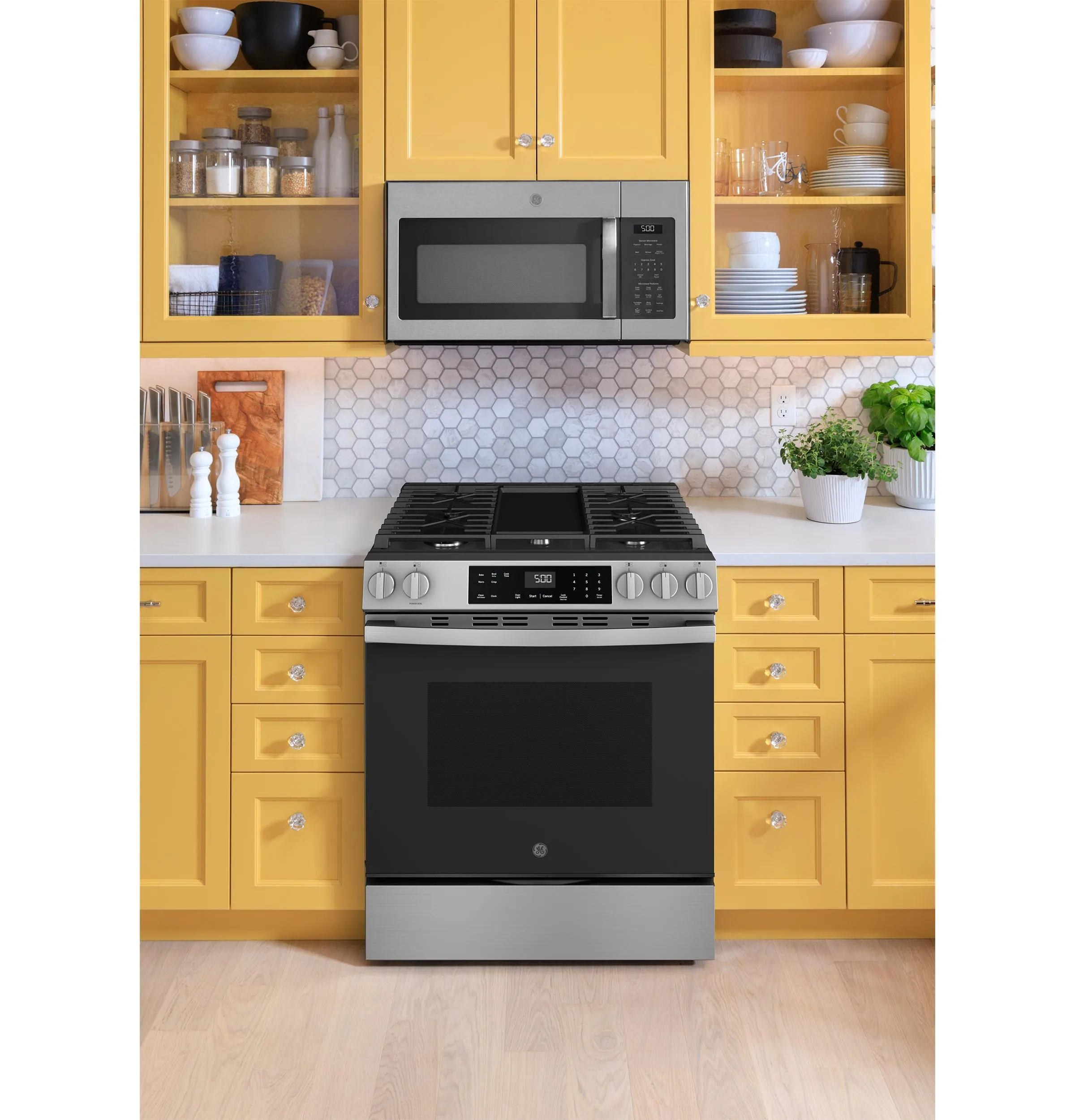 Ge Appliances GGS500PVSS Ge 30 Slide-In Front-Control Gas Range With Crisp Mode