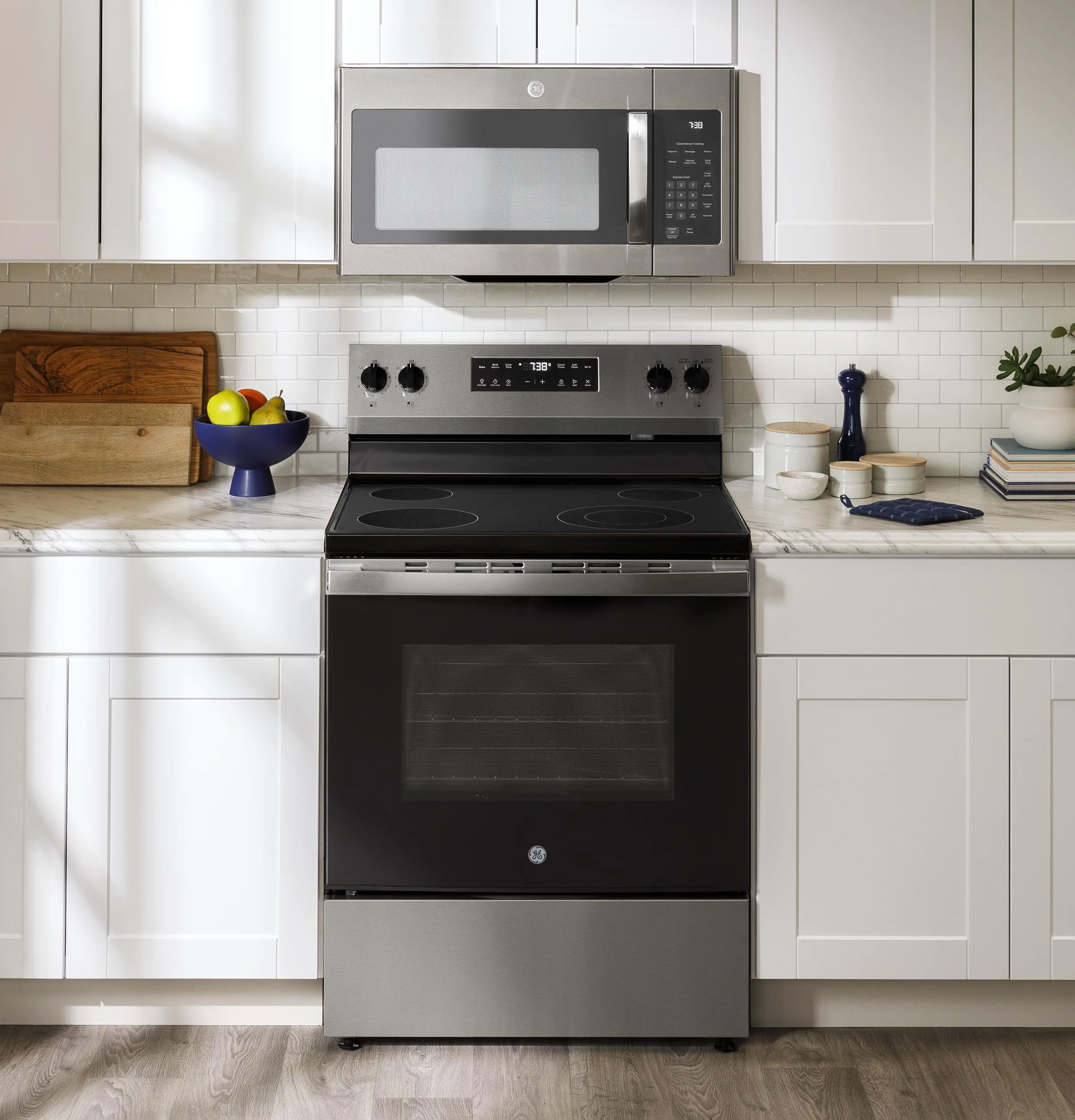 Ge Appliances GRF400PVSS Ge 30 Free-Standing Electric Range