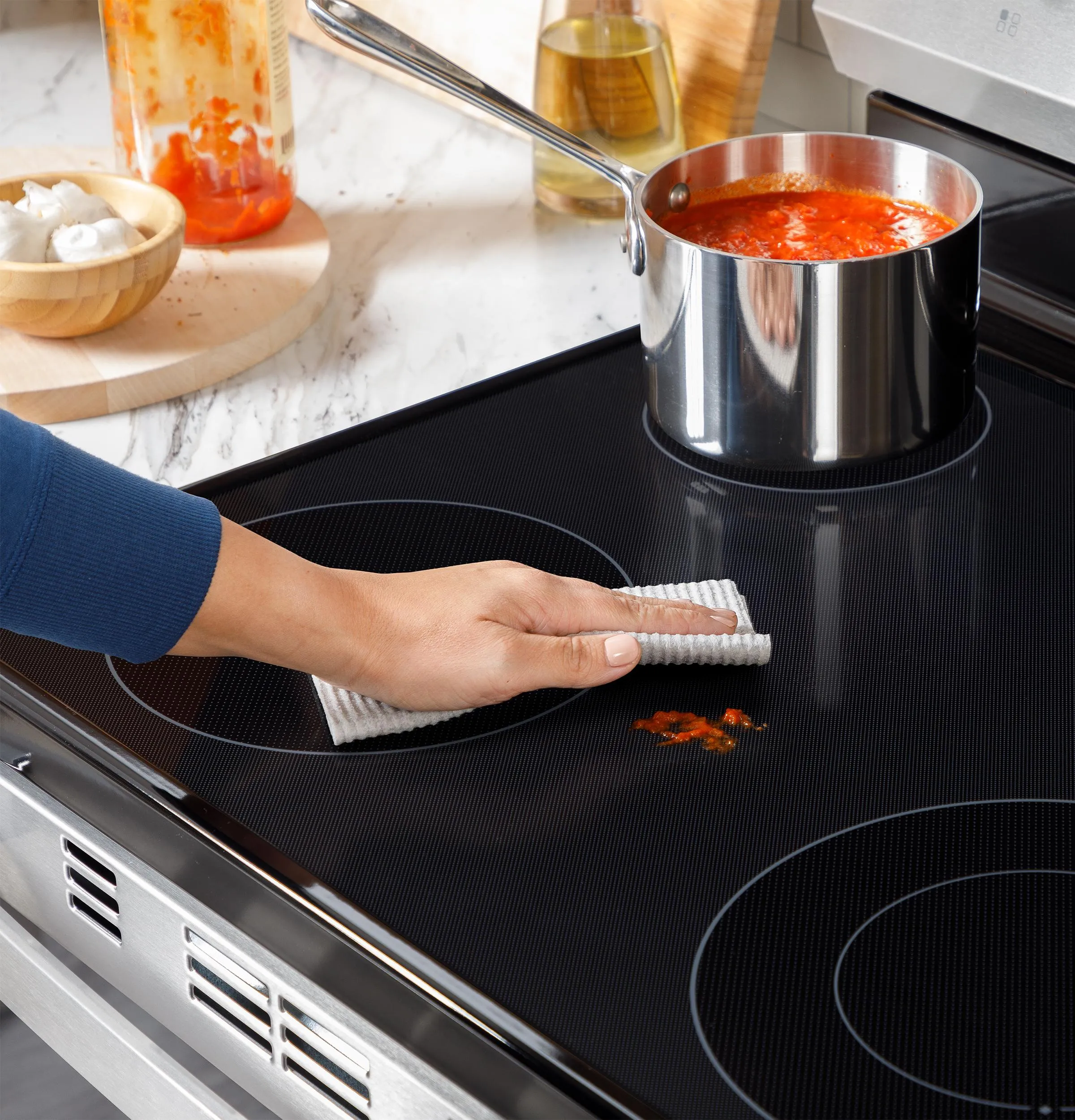 Ge Appliances GRF400SVWW Ge 30 Free-Standing Electric Range