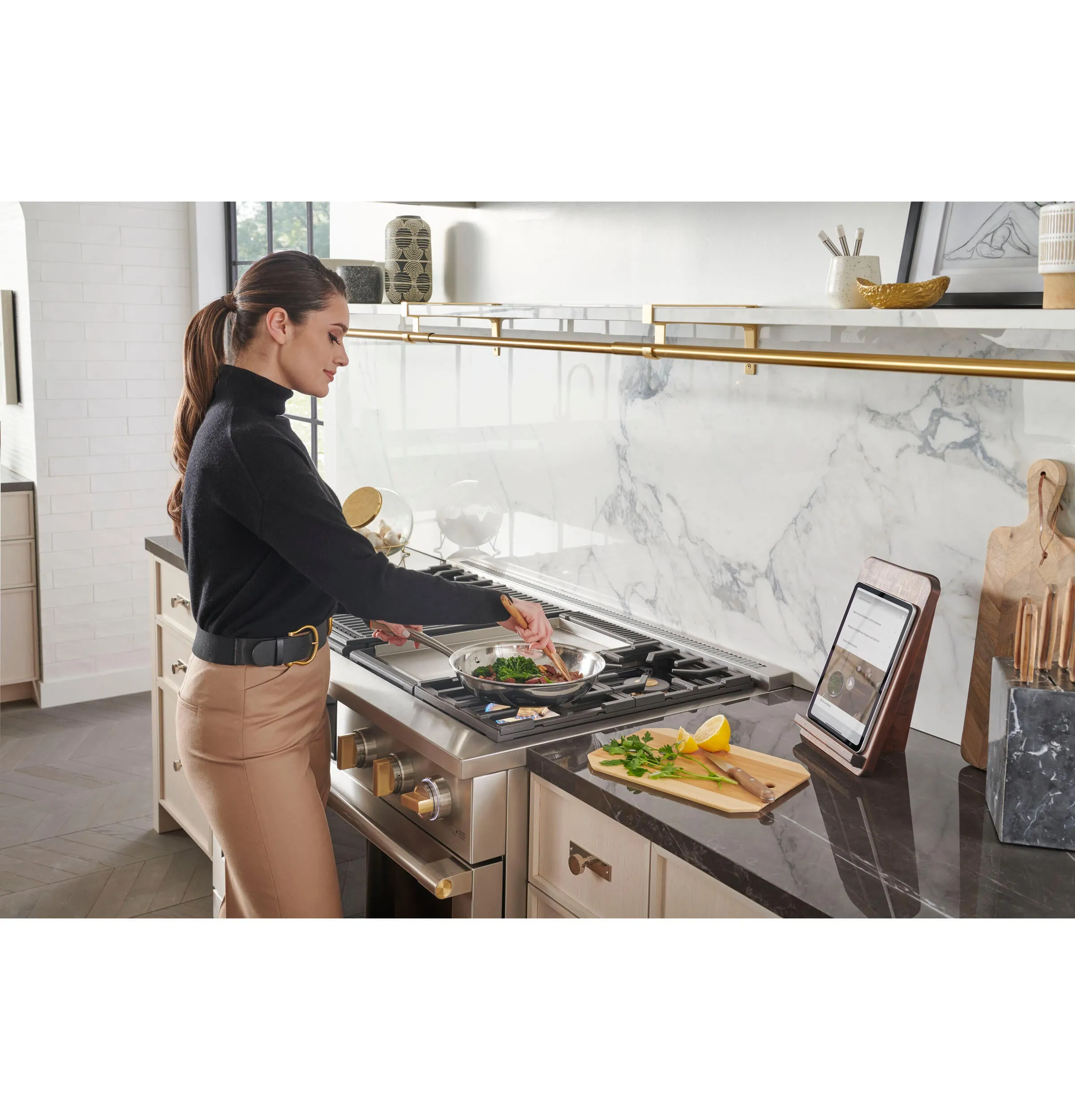Monogram ZDP364NDTSS Monogram 36 Dual-Fuel Professional Range With 4 Burners And Griddle (Natural Gas)