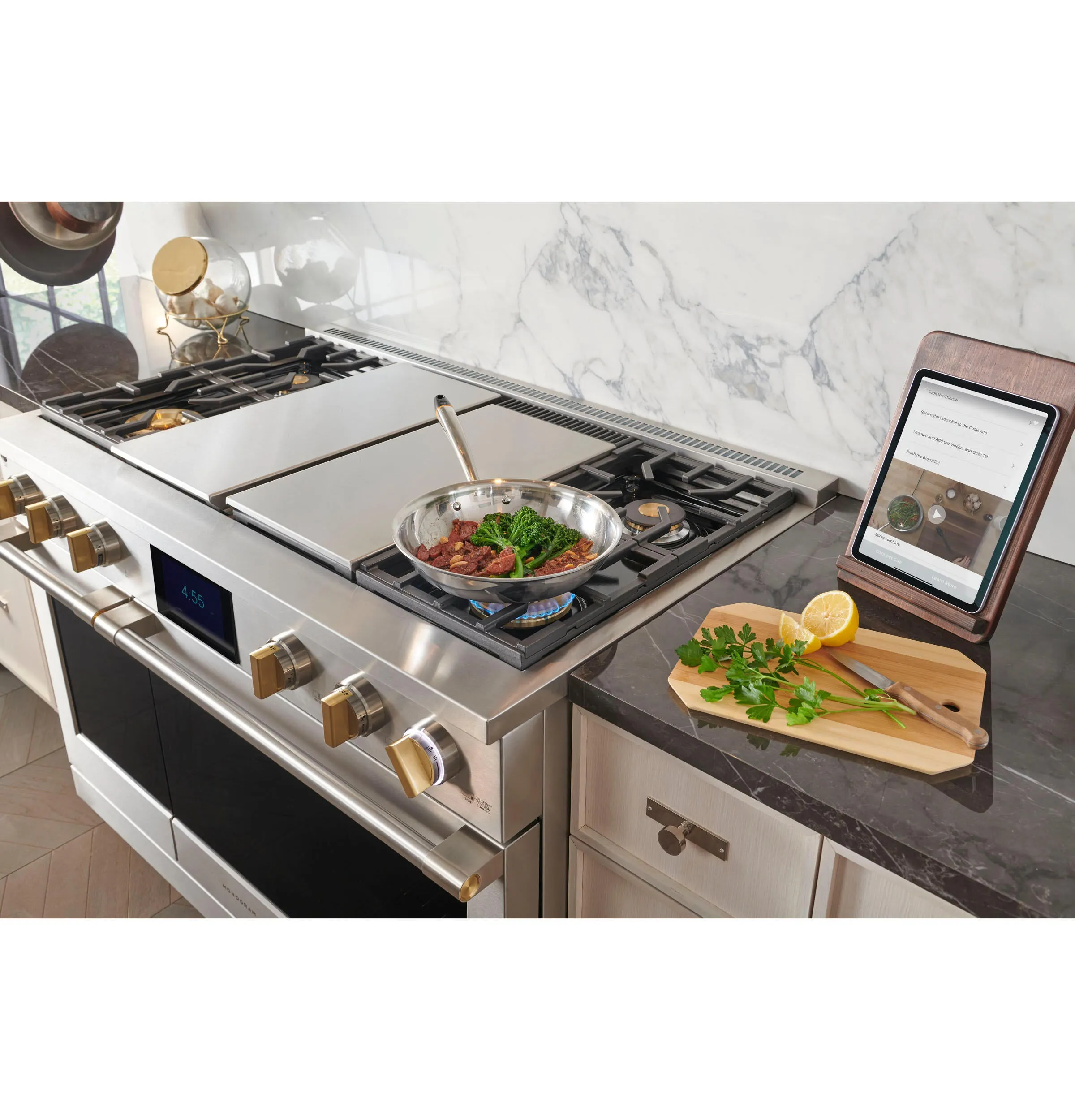 Monogram ZDP364NDTSS Monogram 36 Dual-Fuel Professional Range With 4 Burners And Griddle (Natural Gas)
