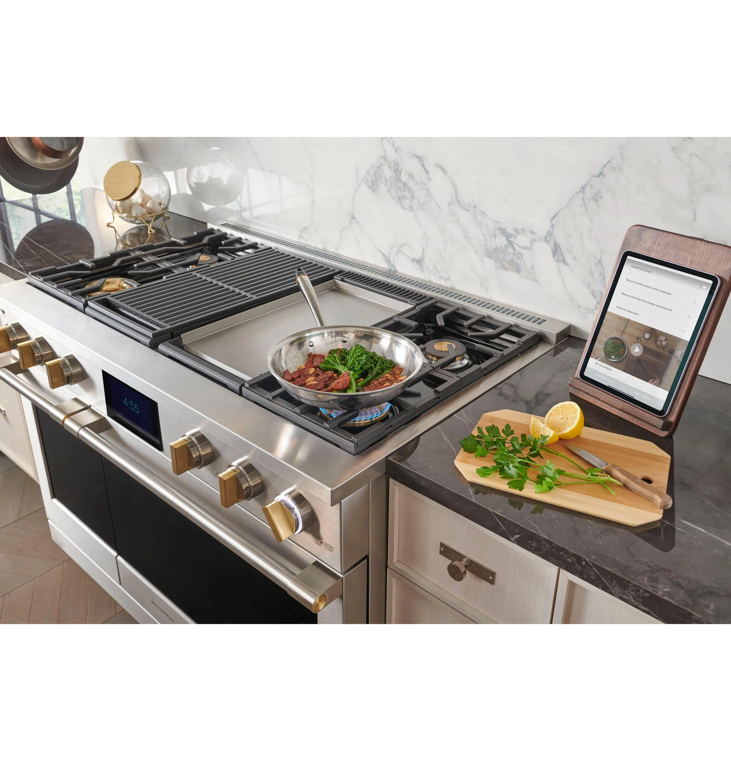 Monogram ZDP364NDTSS Monogram 36 Dual-Fuel Professional Range With 4 Burners And Griddle (Natural Gas)