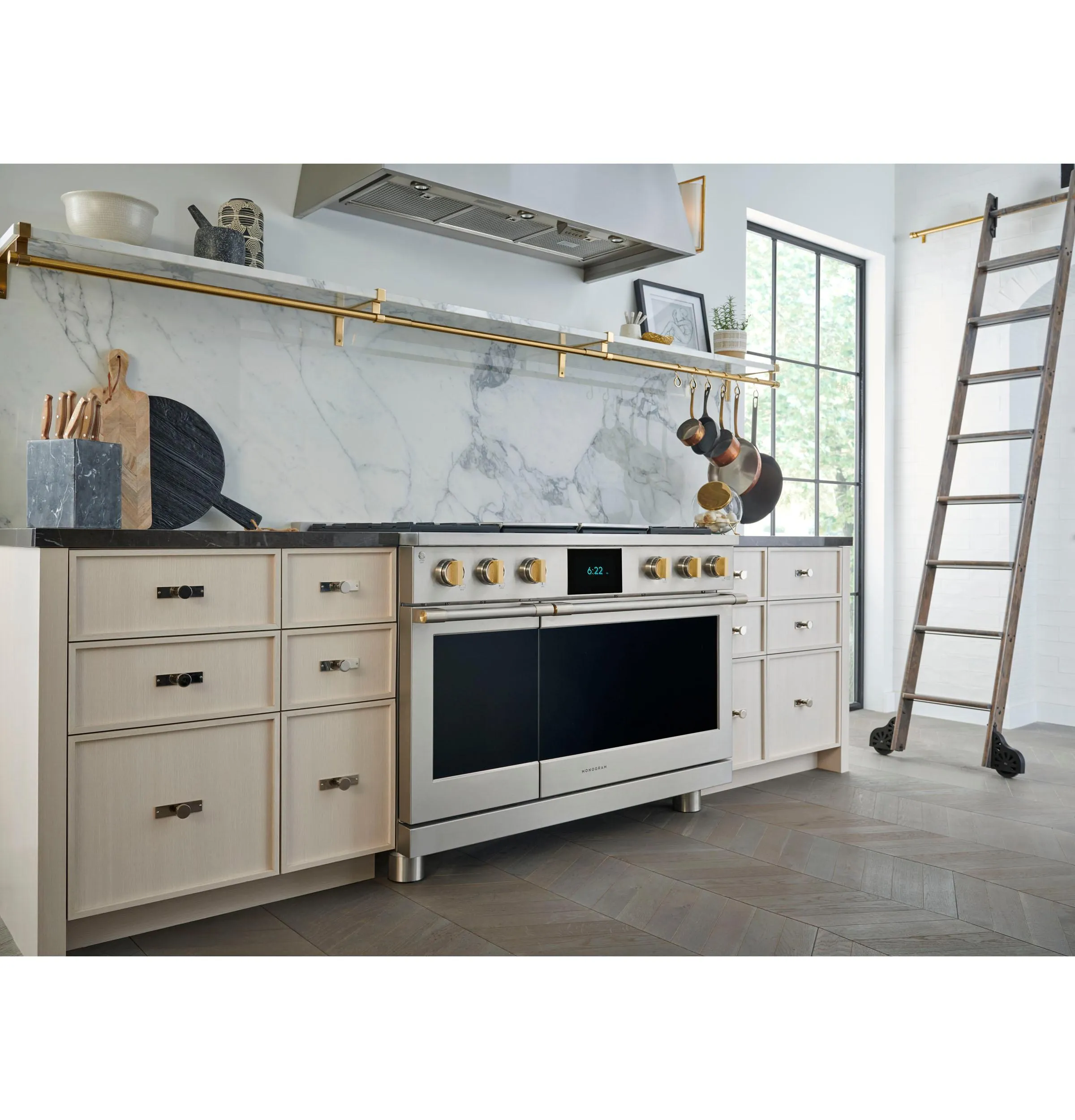 Monogram ZDP484NGTSS Monogram 48 Dual-Fuel Professional Range With 4 Burners. Grill. And Griddle