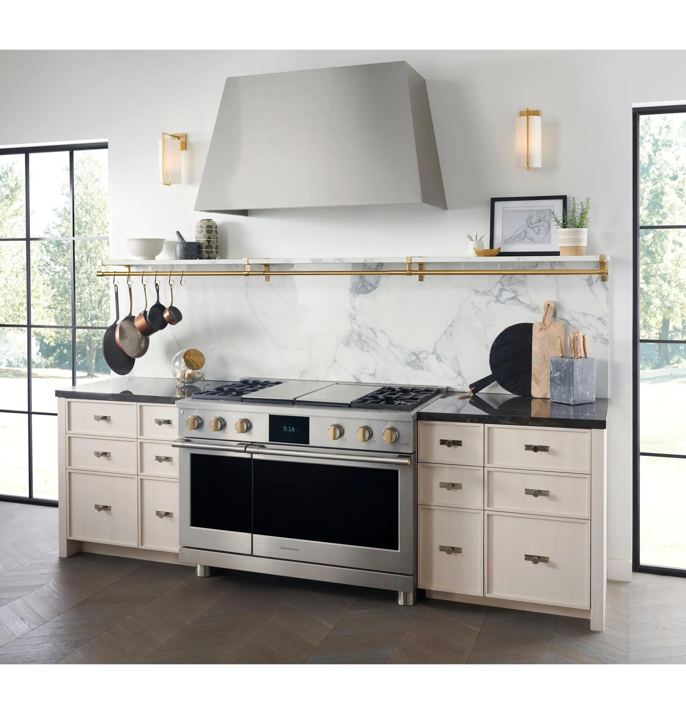 Monogram ZDP484NGTSS Monogram 48 Dual-Fuel Professional Range With 4 Burners. Grill. And Griddle