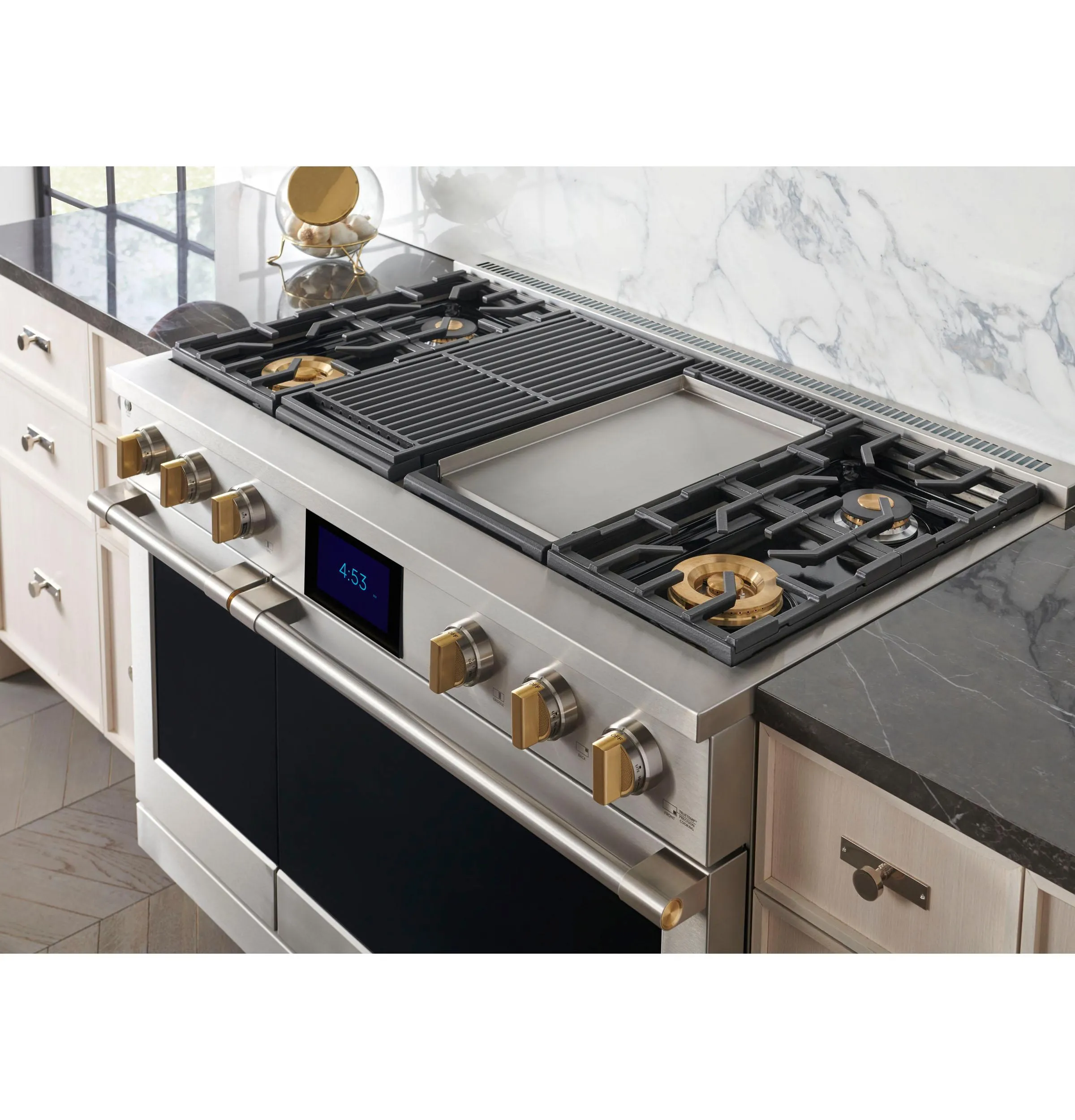 Monogram ZDP484NGTSS Monogram 48 Dual-Fuel Professional Range With 4 Burners. Grill. And Griddle