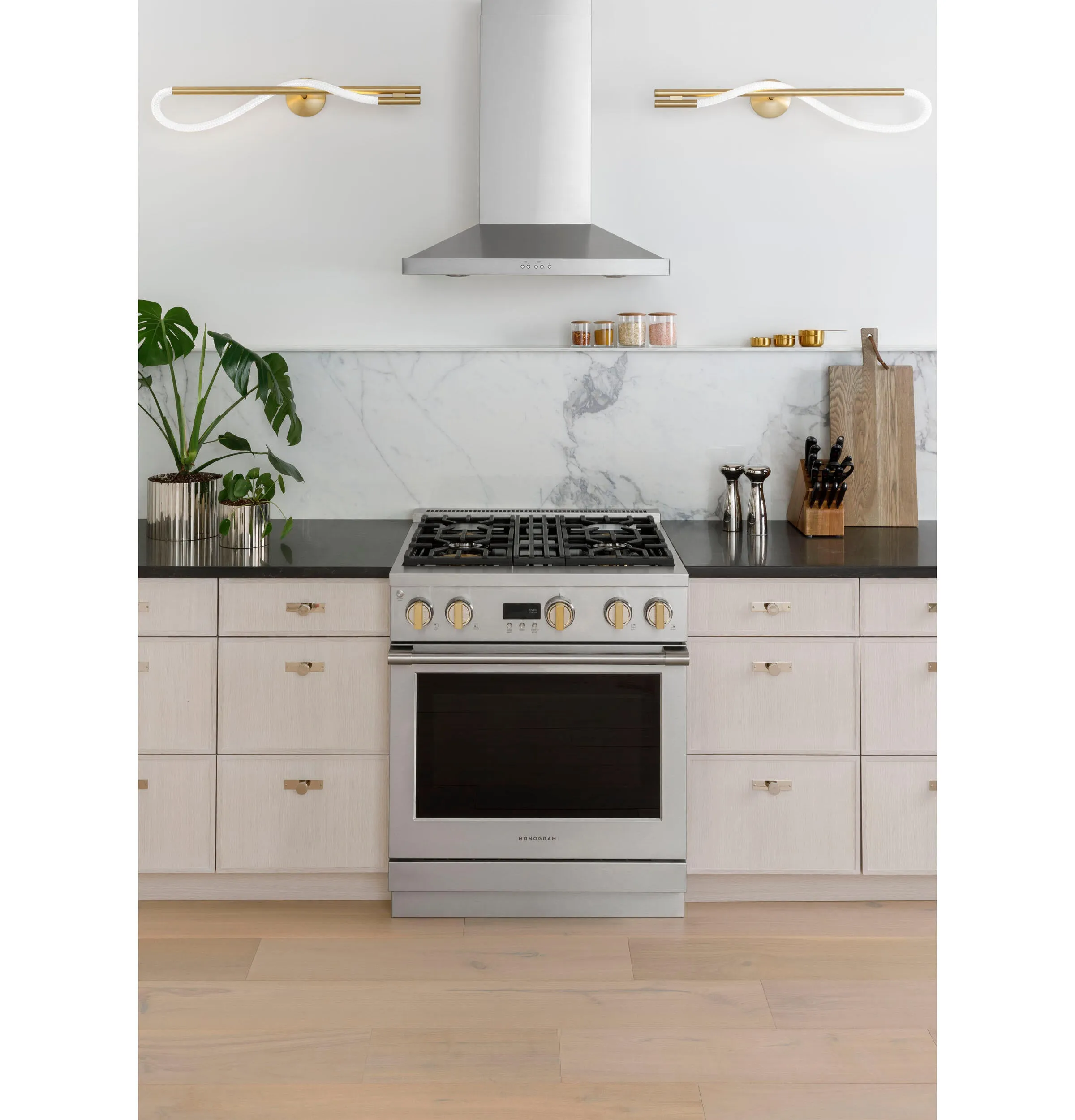 Monogram ZGP304NTSS Monogram 30 All Gas Professional Range With 4 Burners (Natural Gas)