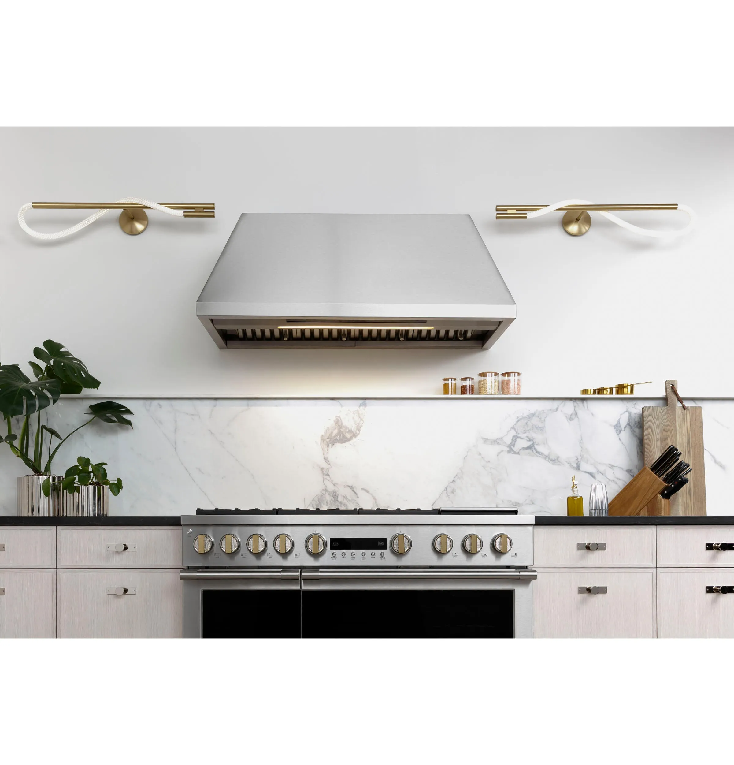 Monogram ZGP486NDTSS Monogram 48 All Gas Professional Range With 6 Burners And Griddle (Natural Gas)