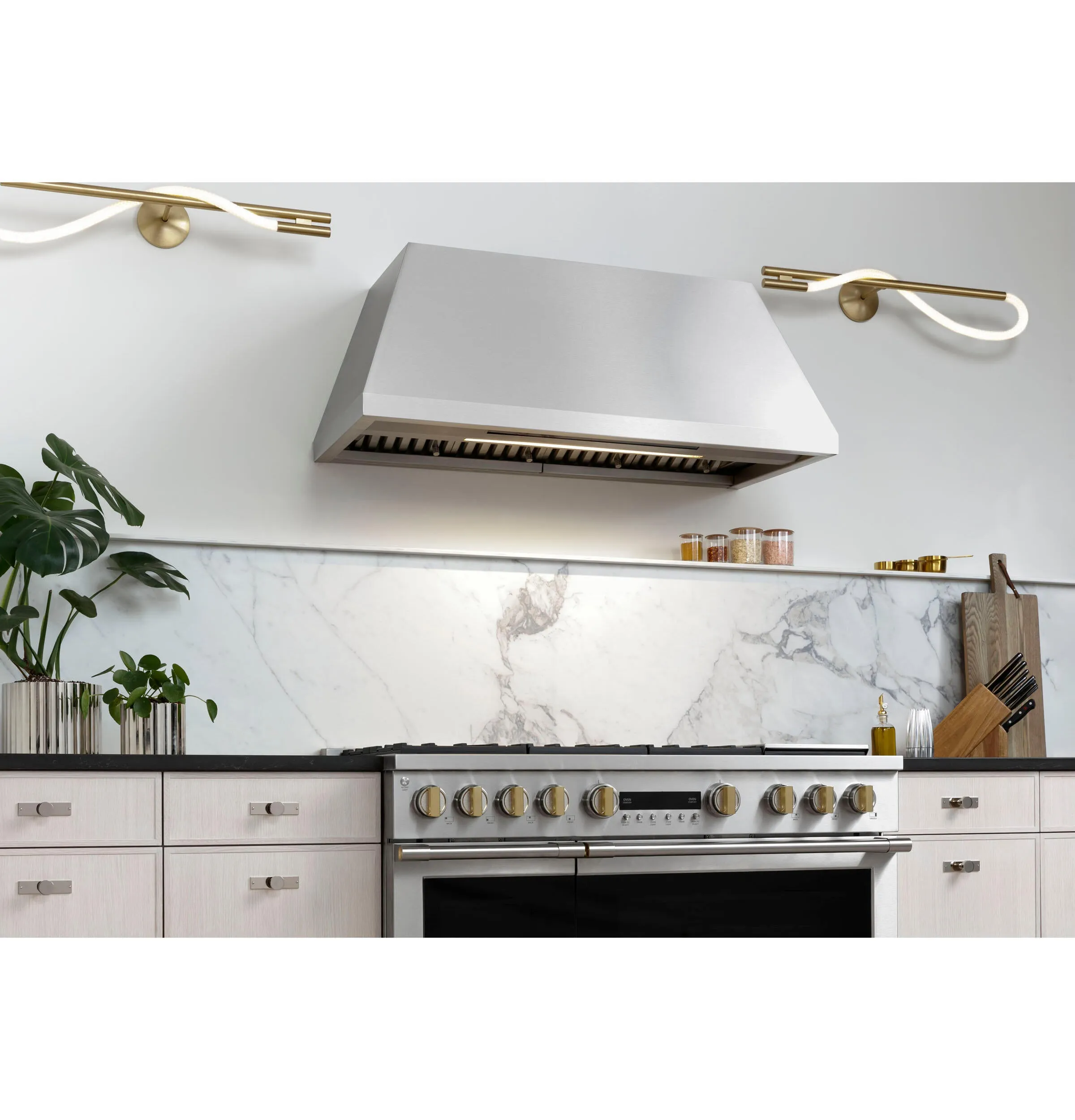 Monogram ZGP486NDTSS Monogram 48 All Gas Professional Range With 6 Burners And Griddle (Natural Gas)