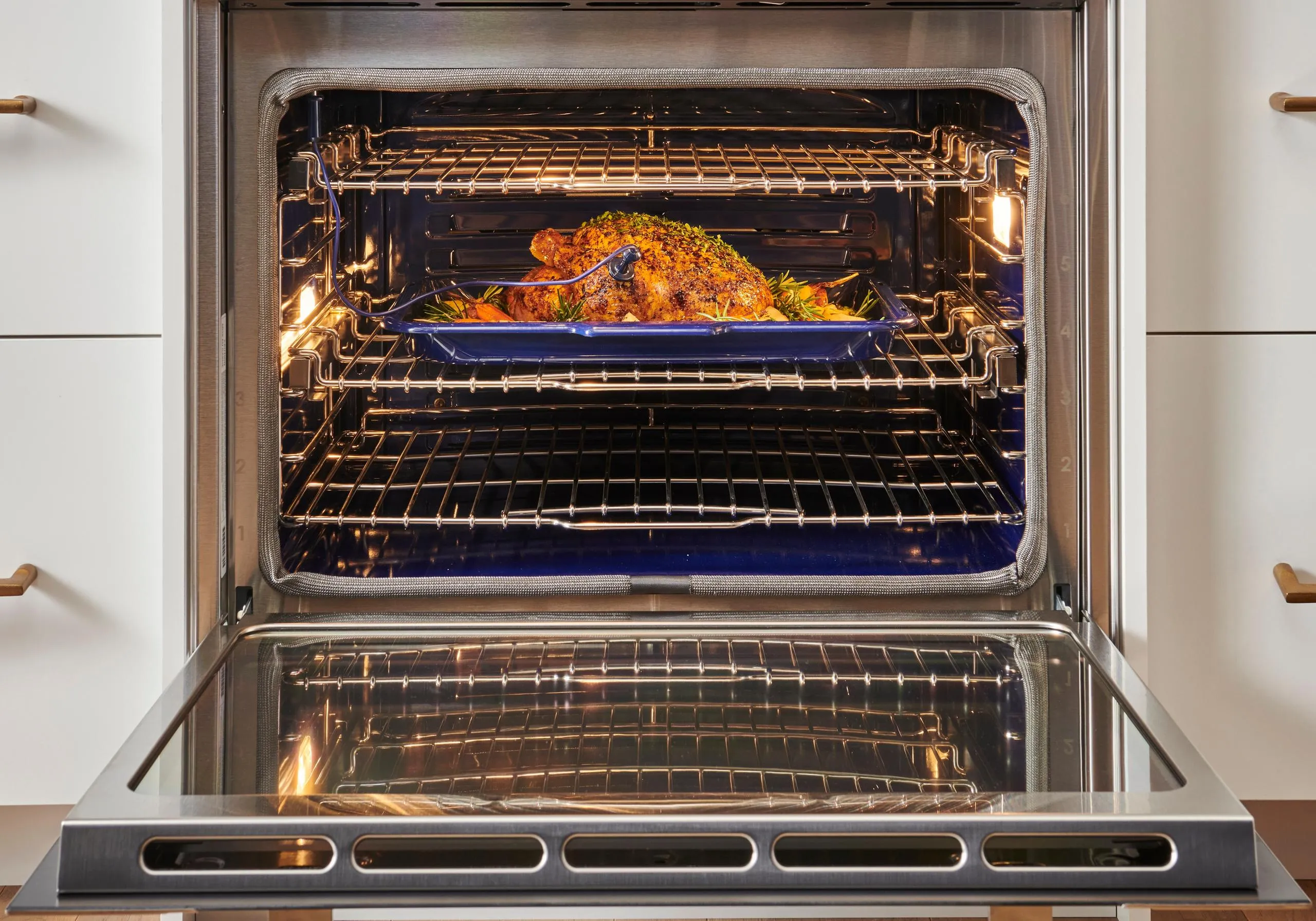 Wolf SO3050CMB 30 M Series Contemporary Built-In Single Oven